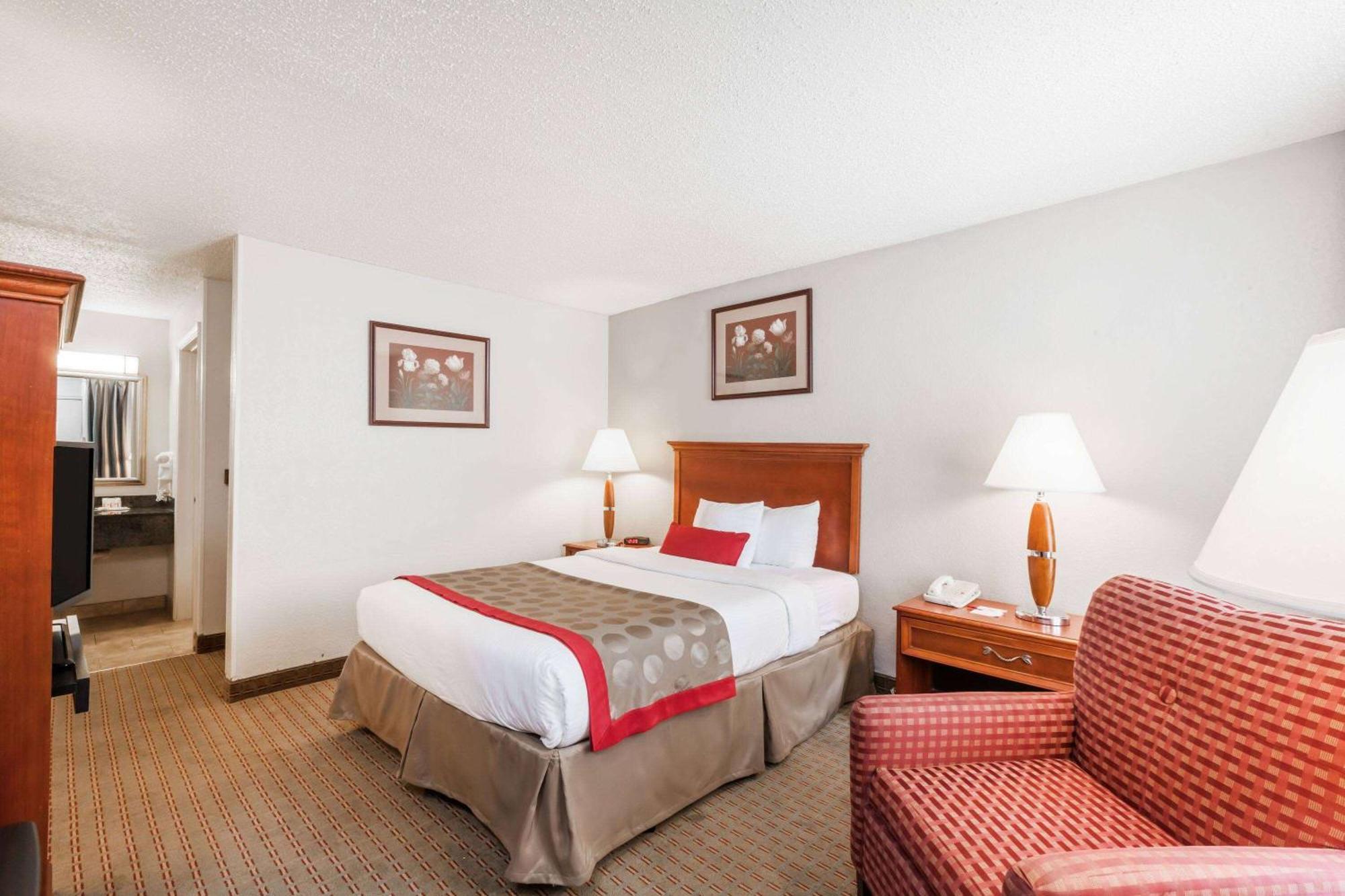 Ramada By Wyndham New Iberia Hotel Kültér fotó