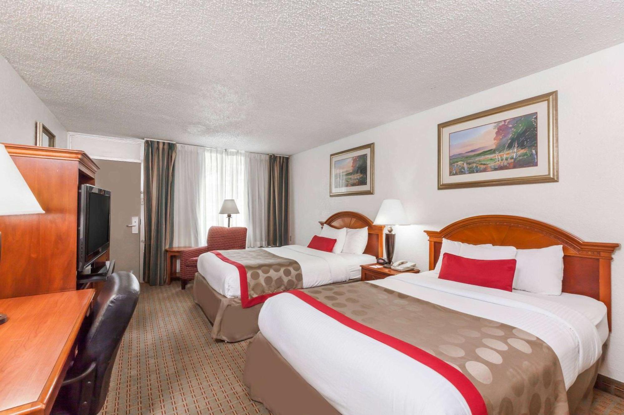 Ramada By Wyndham New Iberia Hotel Kültér fotó